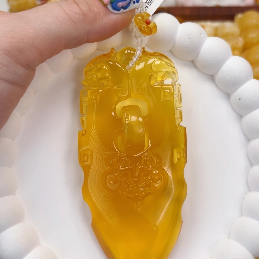 裸石琥珀未镶嵌37.5克如意锁