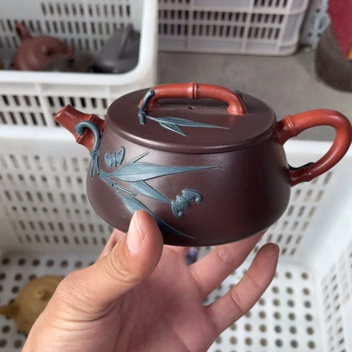 茶壶紫砂老厂紫砂壶一件。