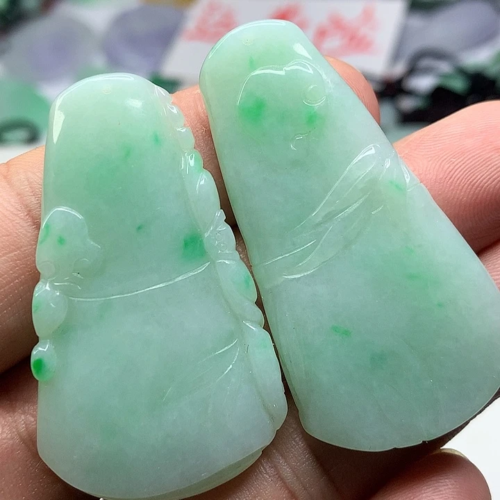 翡翠未镶嵌吊坠(赠链)