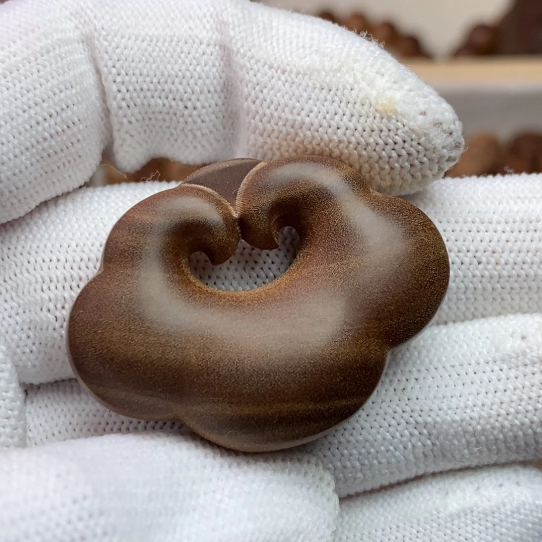 檀香木吊坠印度迈索尔老山檀4.0*3.0祥云如意锁