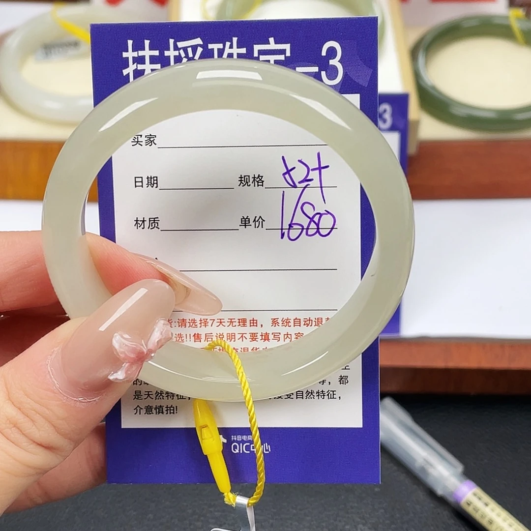 和田玉未镶嵌手镯