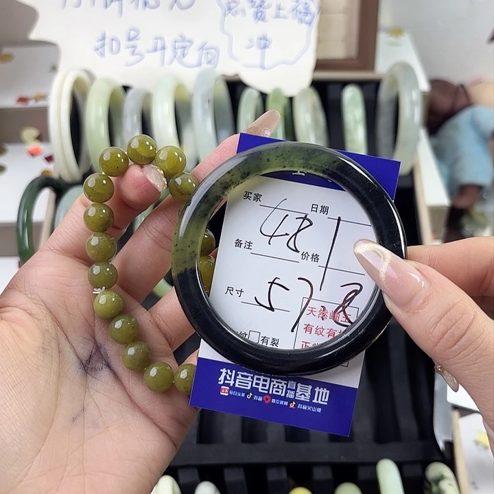 蛇纹石玉手镯未镶嵌苏*汪