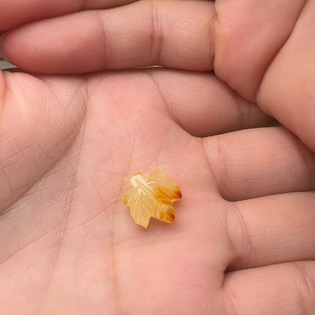 蜜蜡未镶嵌颈饰枫叶提溜吊坠