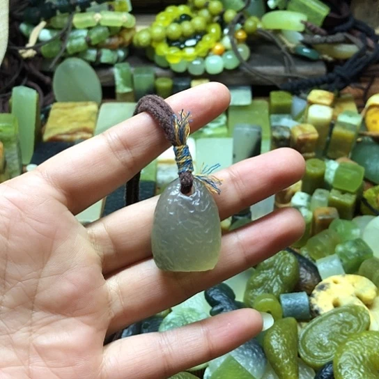 未镶嵌岫玉吊坠爱***薯