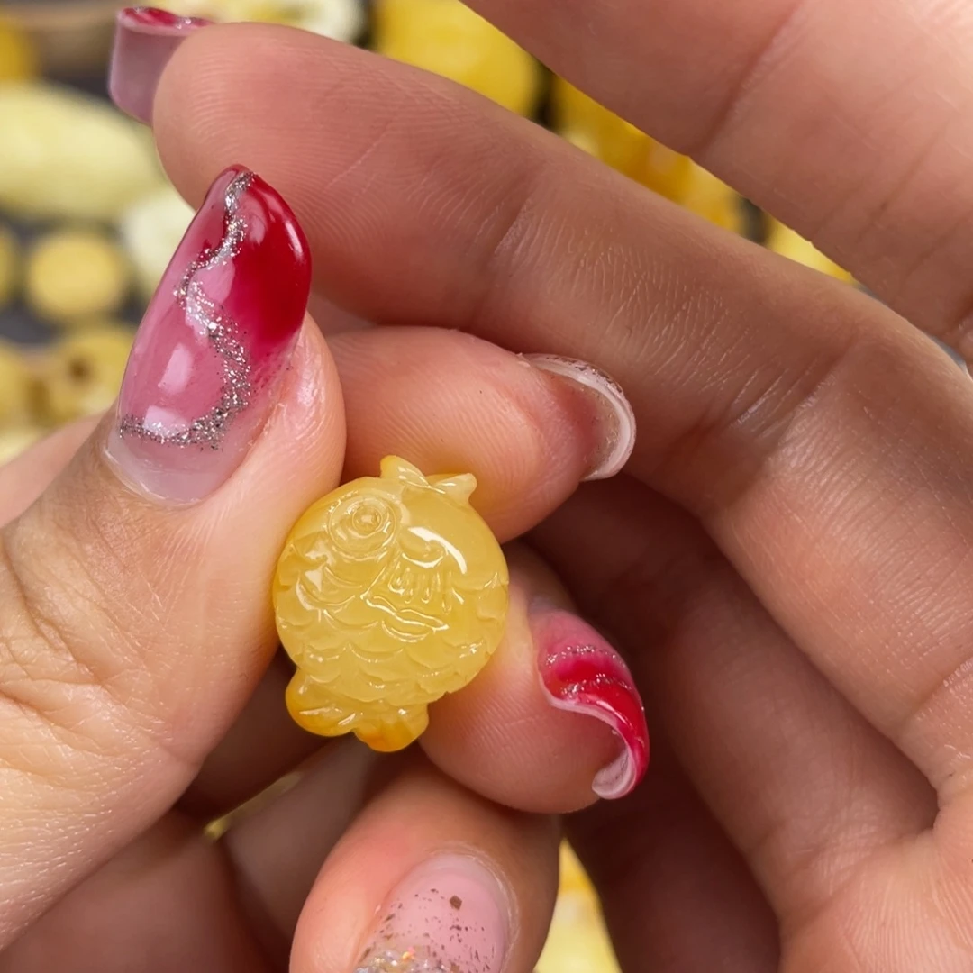 琥珀裸石未镶嵌蜜蜡