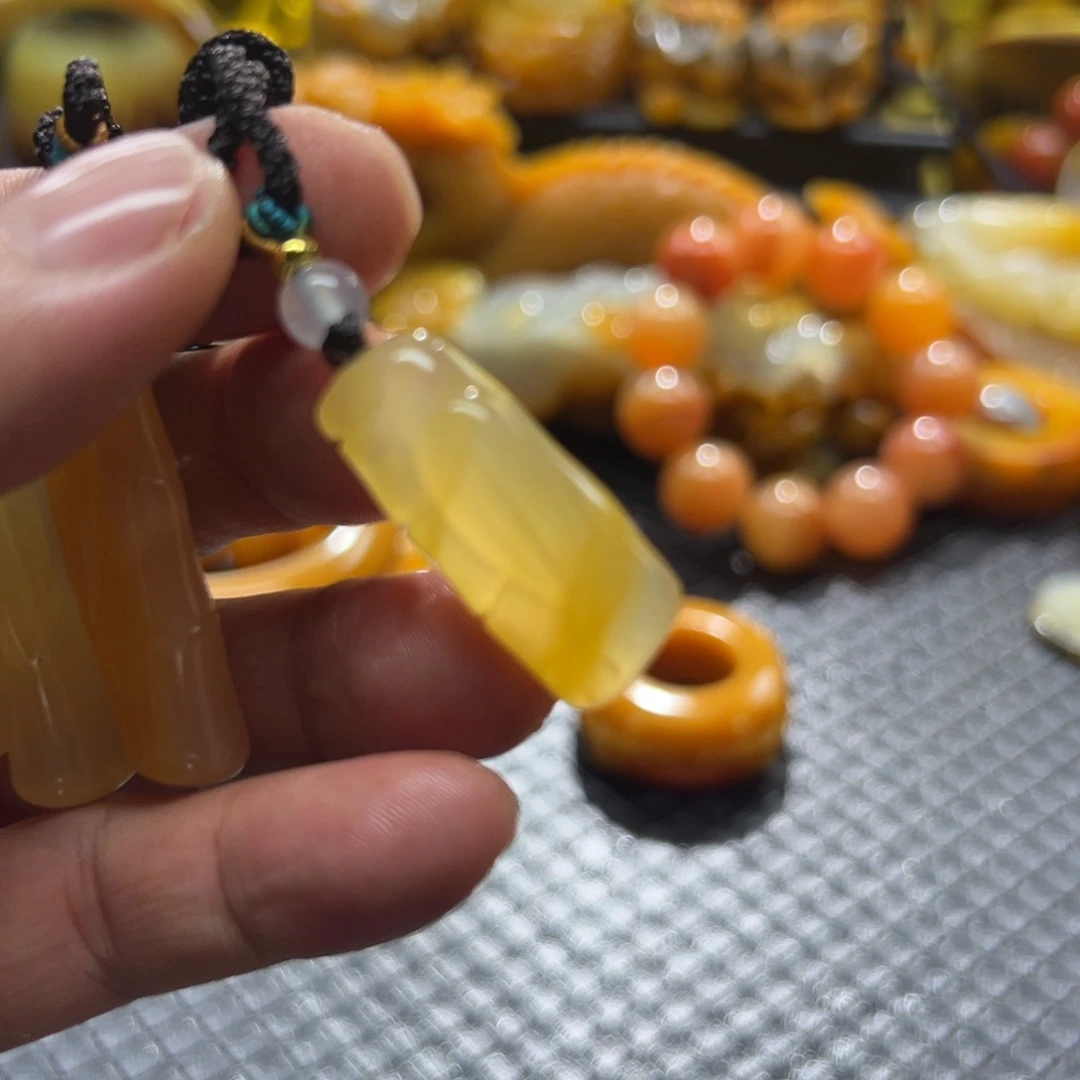 石英质玉未镶嵌颈饰