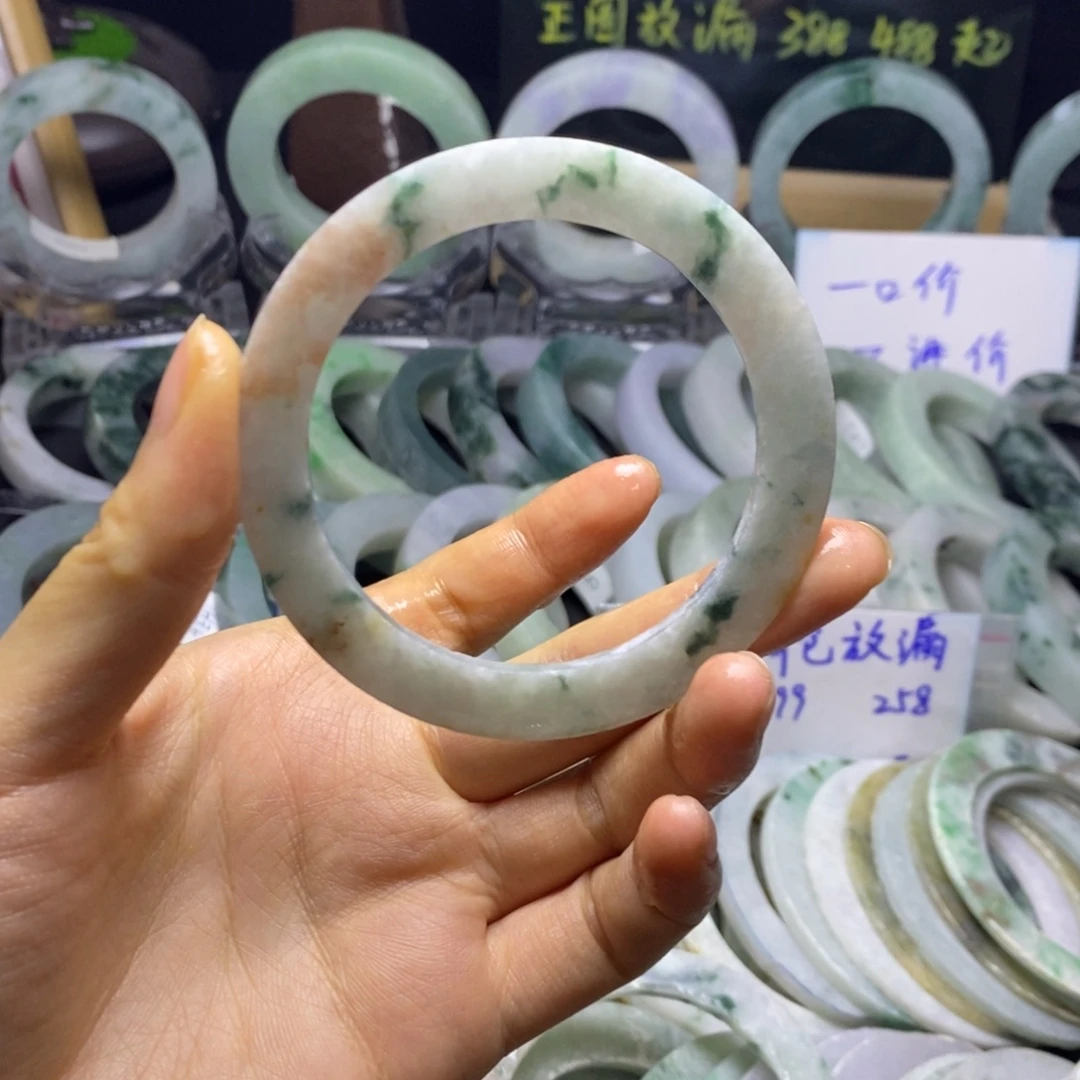 定制翡翠未镶嵌手镯