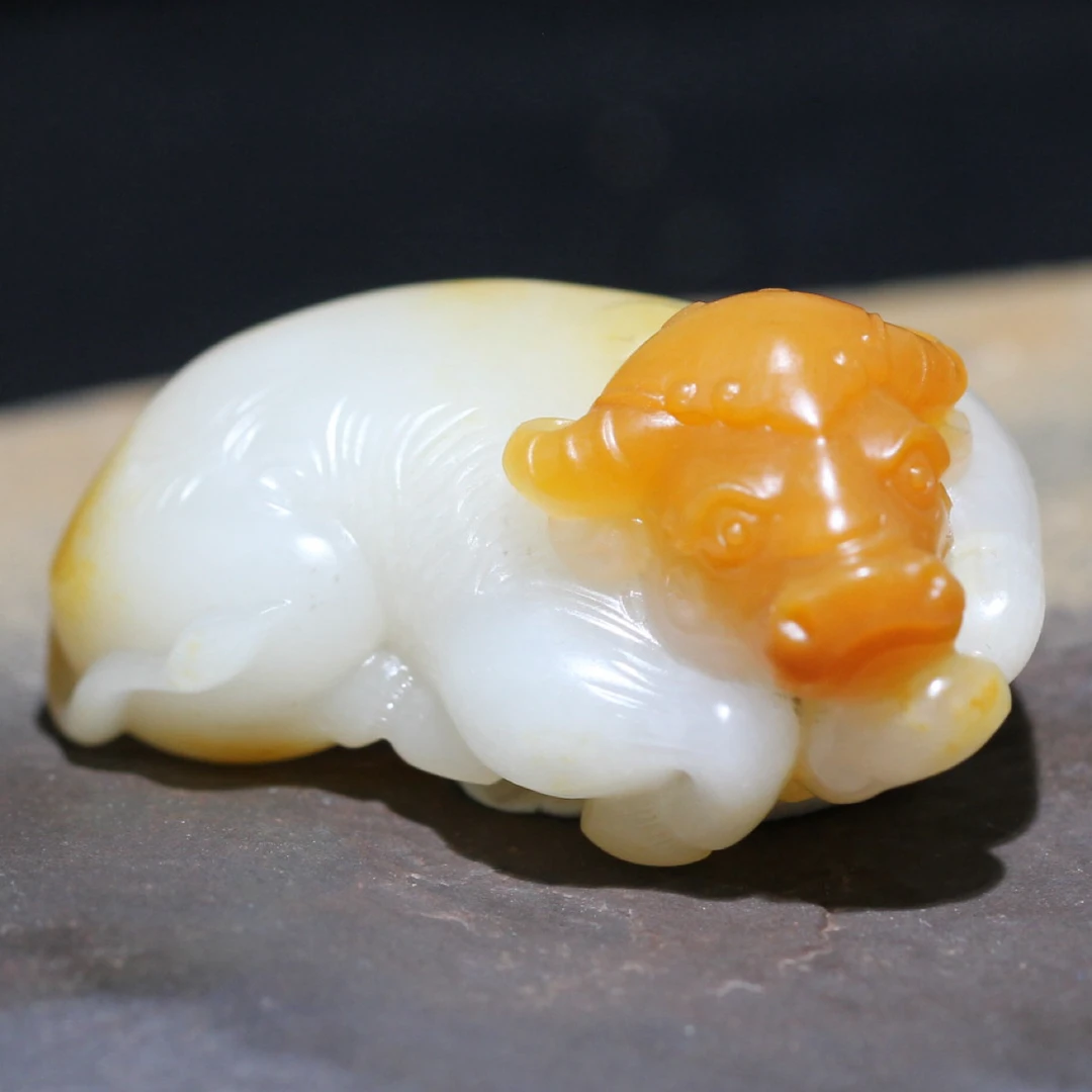 新疆籽料黄沁生肖牛把件吊坠