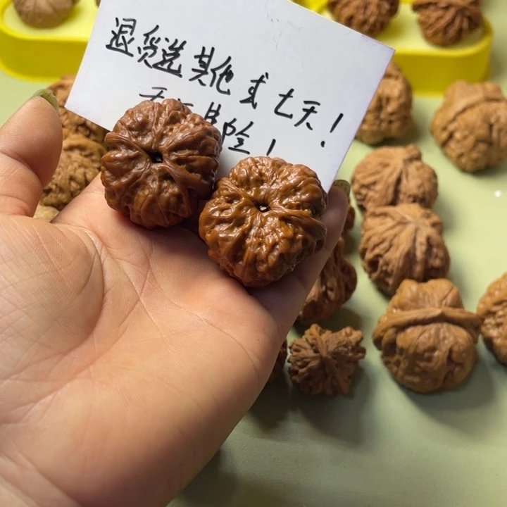 九***嫂手把件雕刻核桃蛙蛙