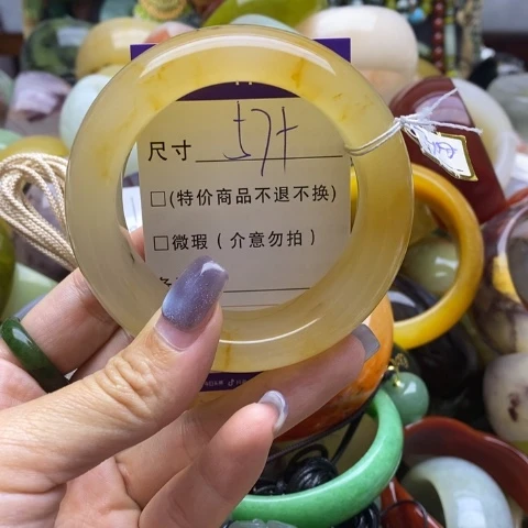 未镶嵌手镯石英岩玉