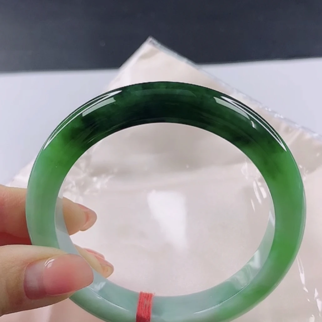 61圈辣绿半山水A货翡翠玉手镯