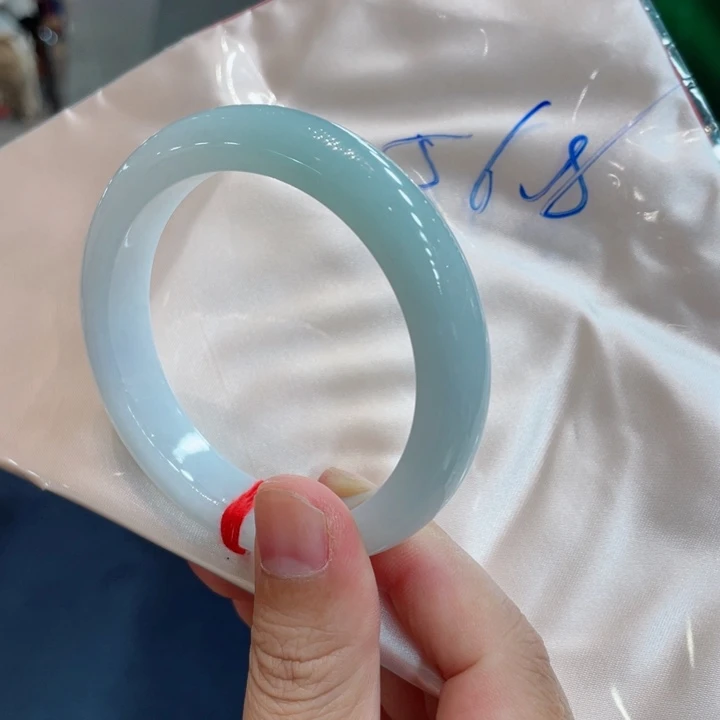 翡翠手镯未镶嵌手镯
