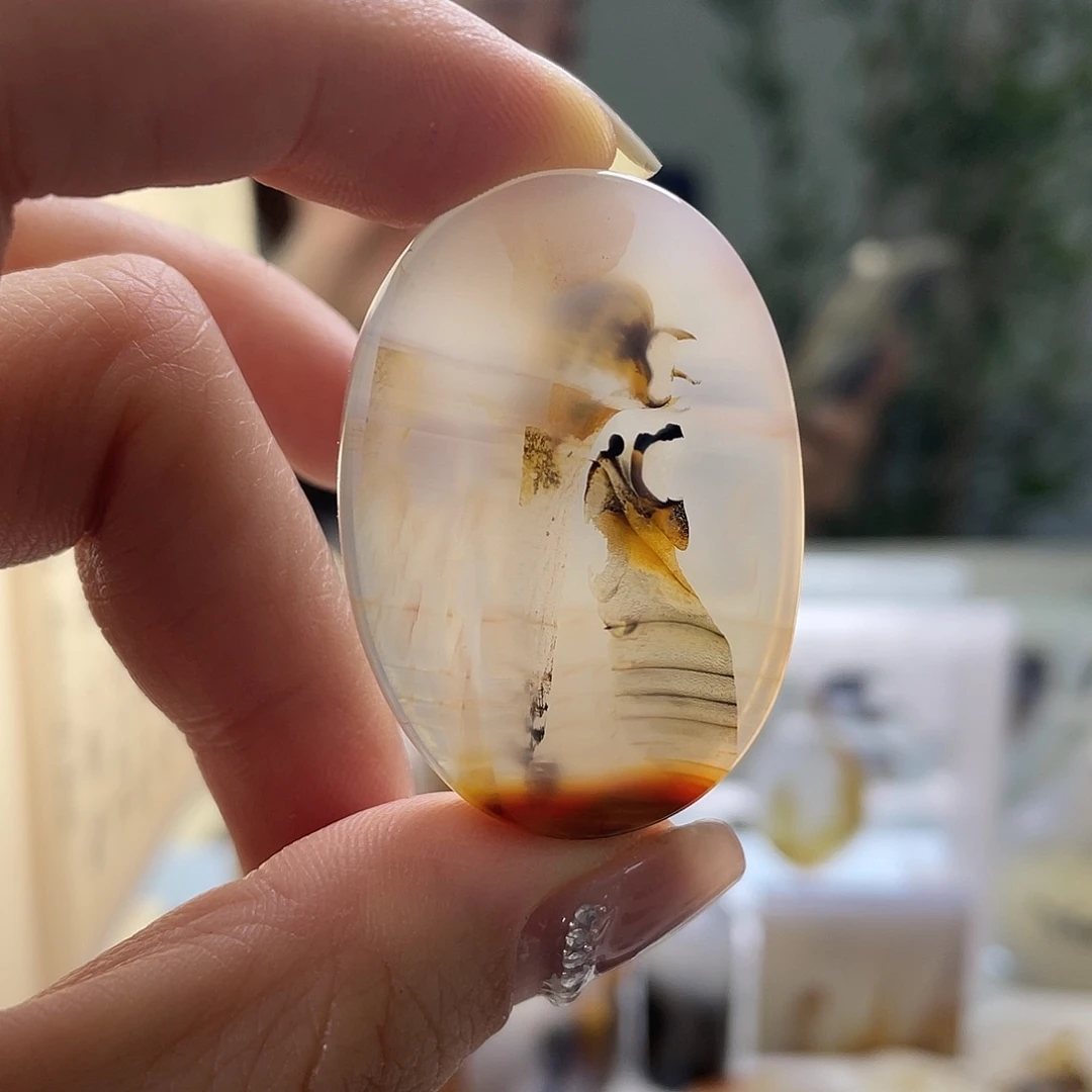 输***称未镶嵌玛瑙/玉髓珠宝奇石