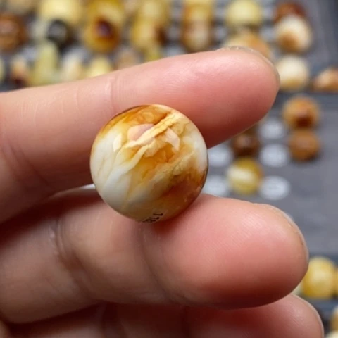 琥珀未镶嵌耳饰圆珠