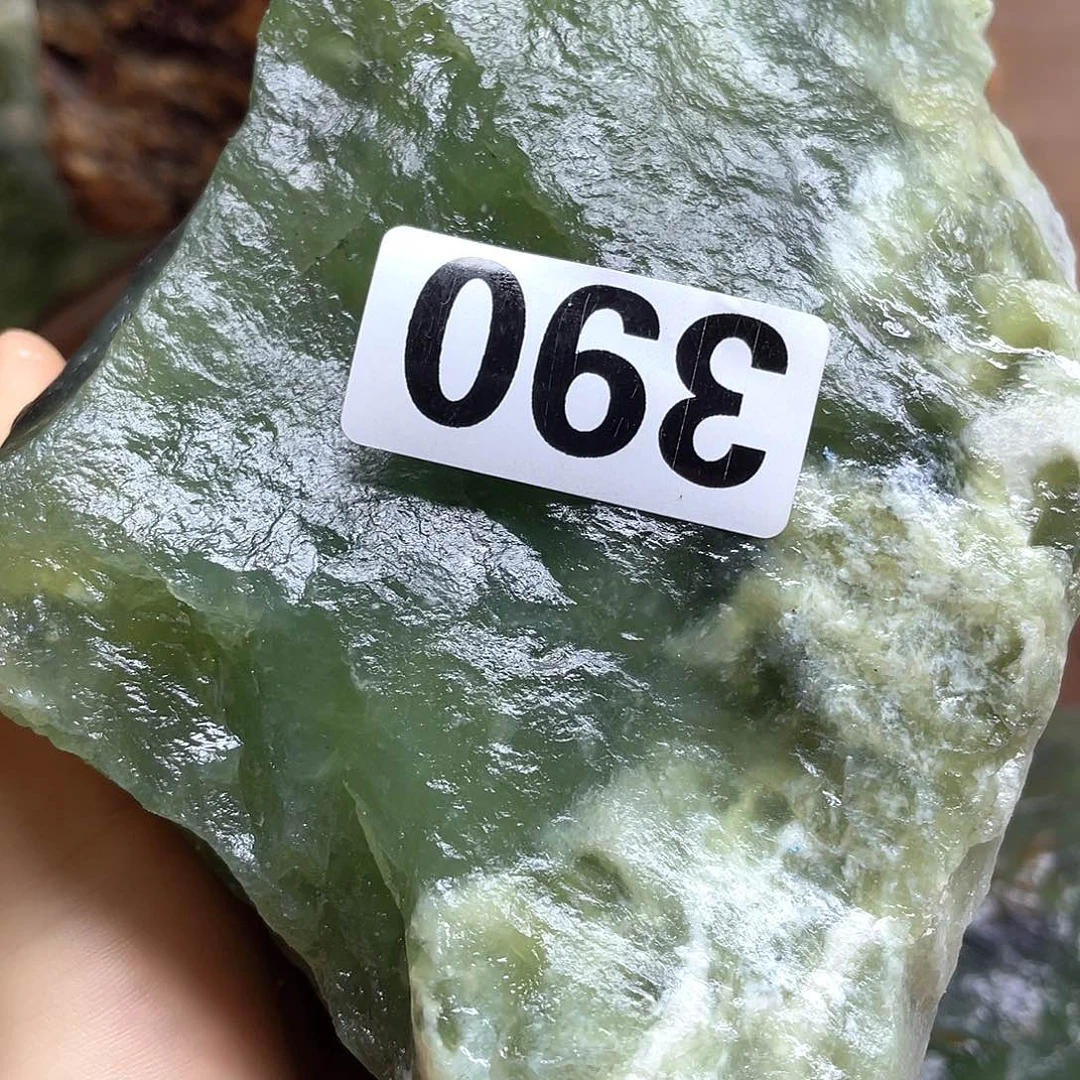 昭***馆未镶嵌蛇纹石玉原石