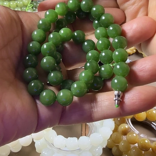 猩***亮和田玉（碧玉）未镶嵌颈饰