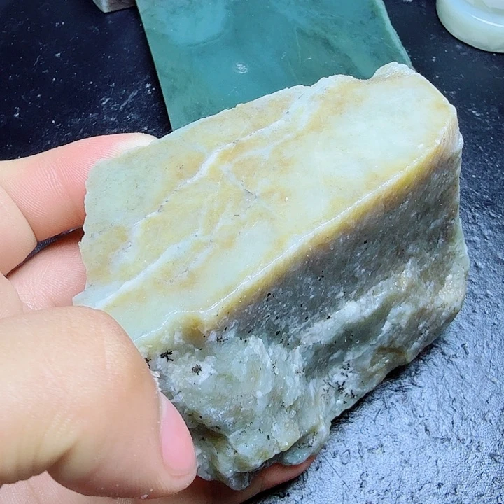 和田玉（糖玉）未镶嵌珠宝奇石