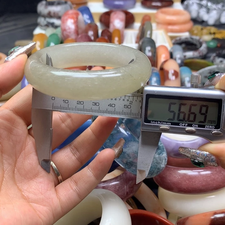 未镶嵌手镯石英质玉