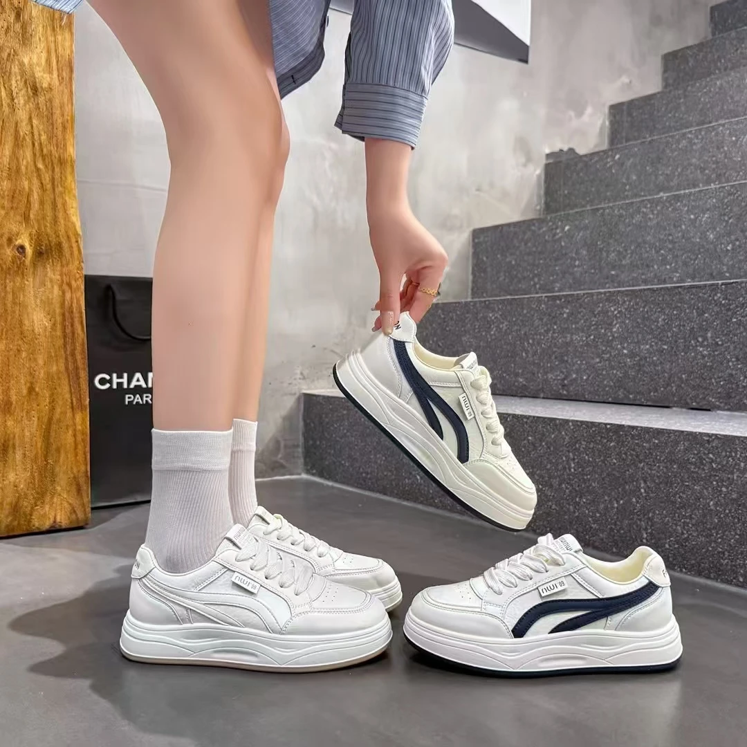 2025年秋季新款厚底小白鞋女百搭休闲白色运动板鞋子