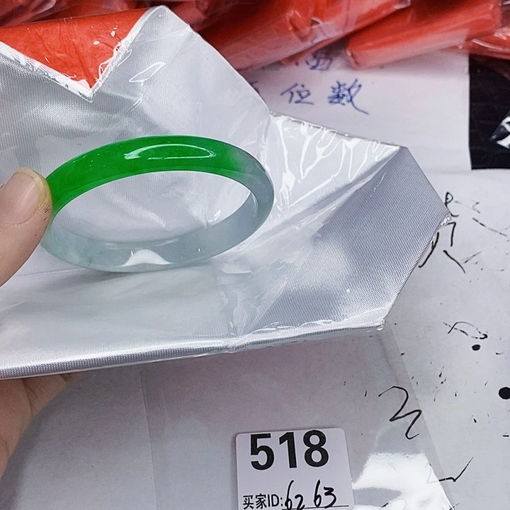 翡翠未镶嵌手镯一图一物实物为准（微瑕处理）