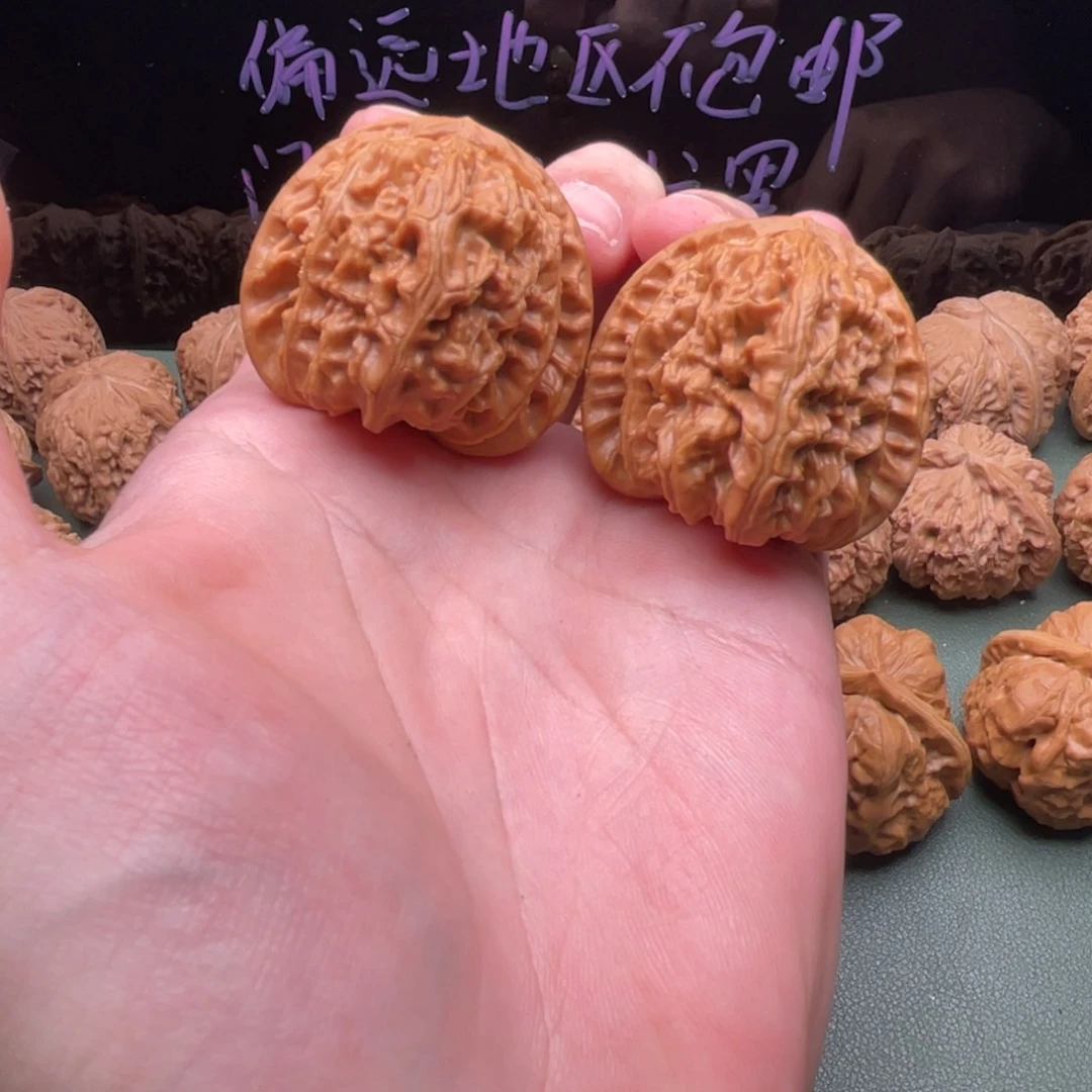 把件核桃40三角白，已经打底