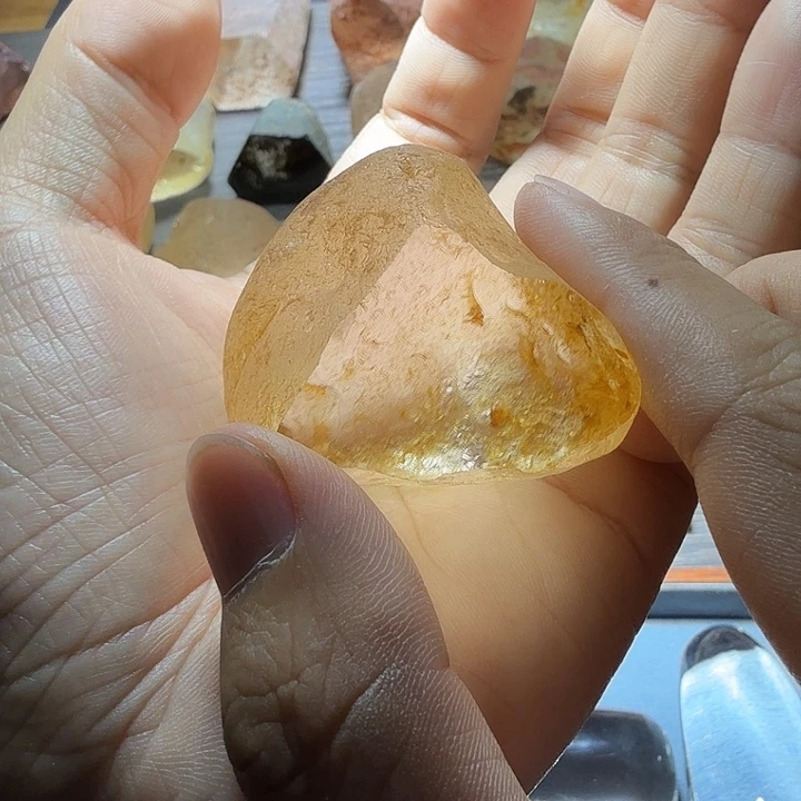 如***闻水晶未镶嵌珠宝半成品