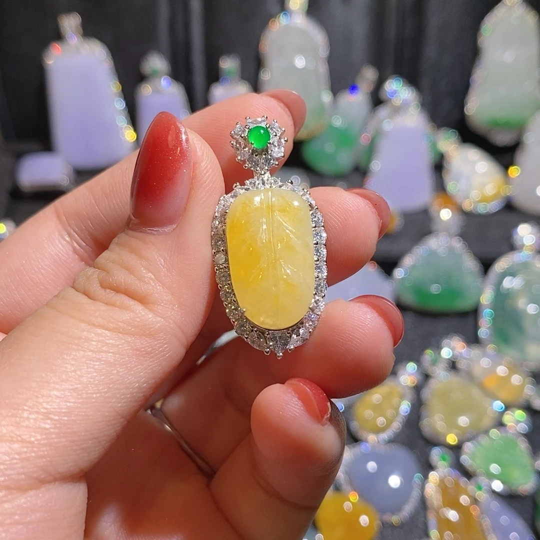 颈饰银S925镶嵌翡翠安*?天然翡翠