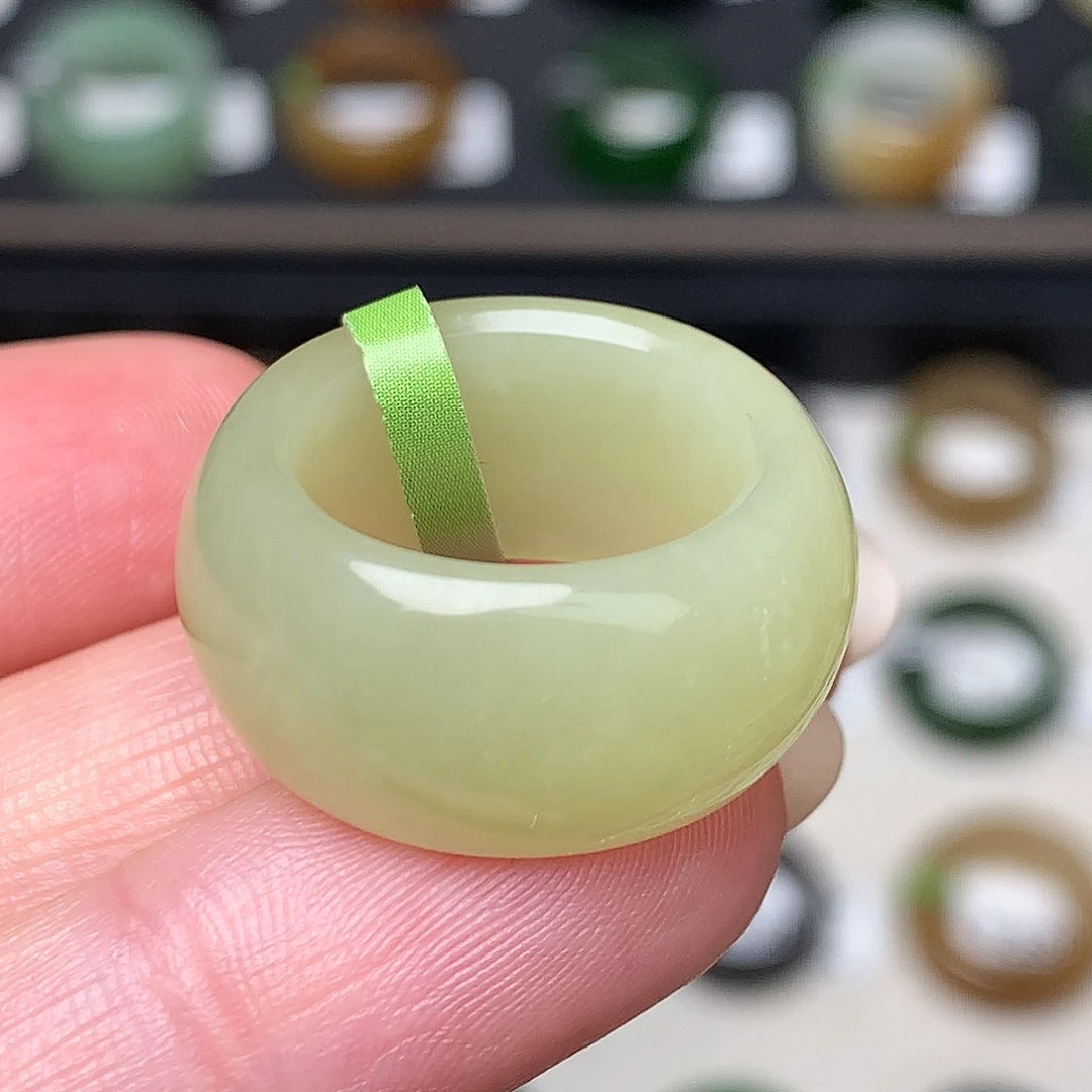 未镶嵌戒指和田玉