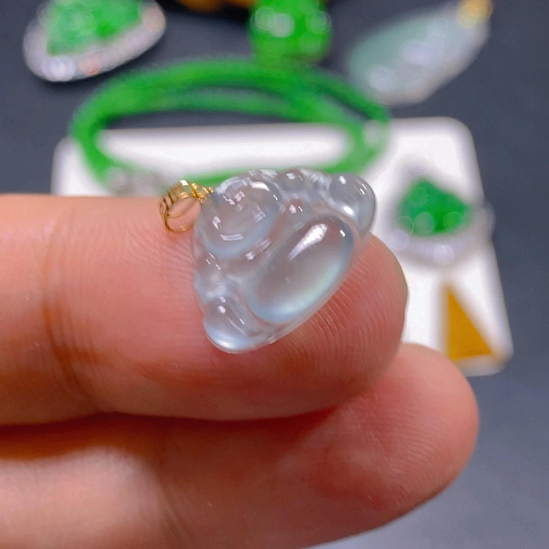 颈饰未镶嵌翡翠