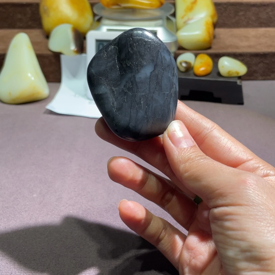 和田玉未镶嵌把件