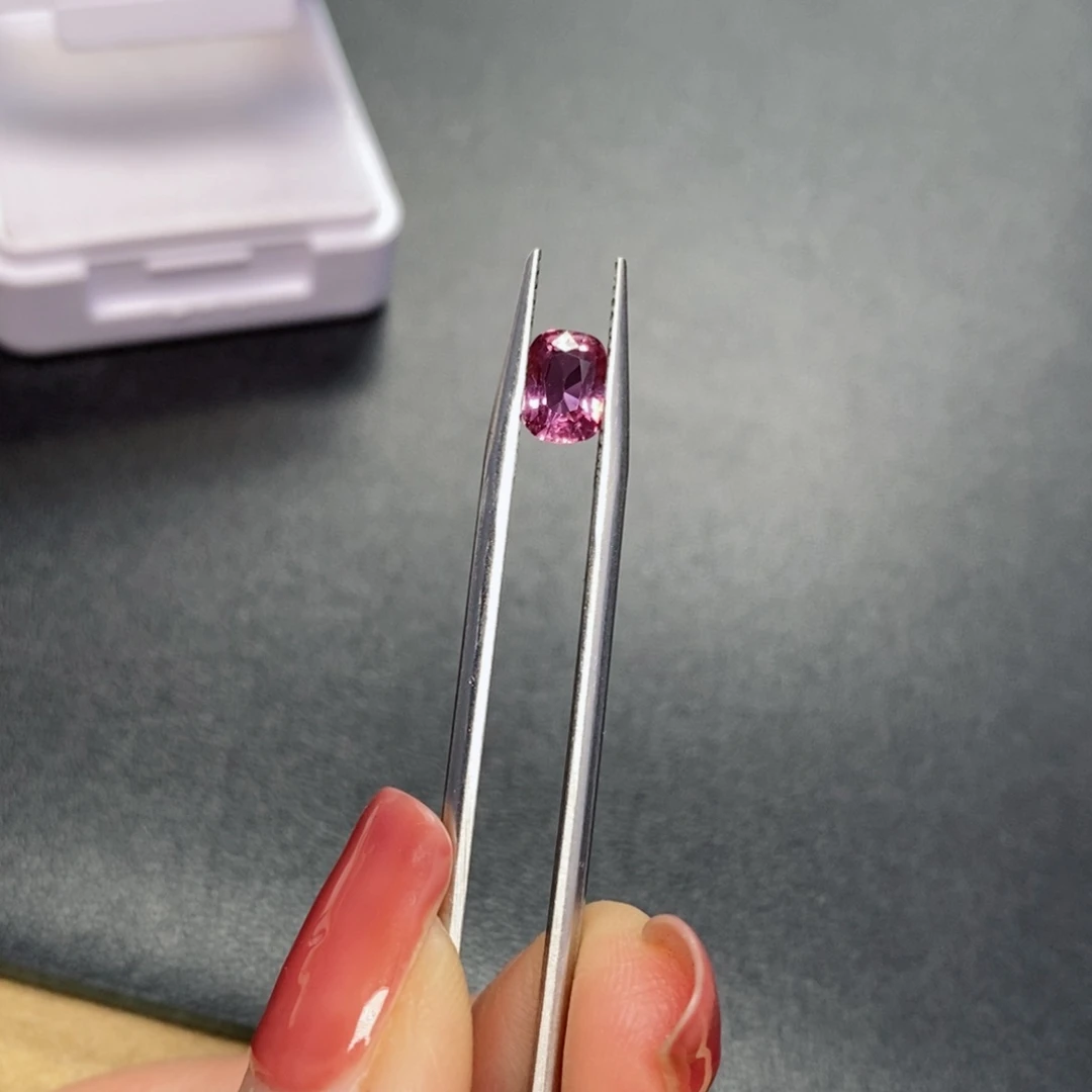 彩色蓝宝石裸石未镶嵌1.01克拉，无烧，大证