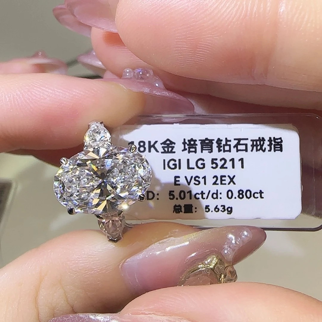 实验室培育钻石18K金镶嵌喜*5卡三石 14