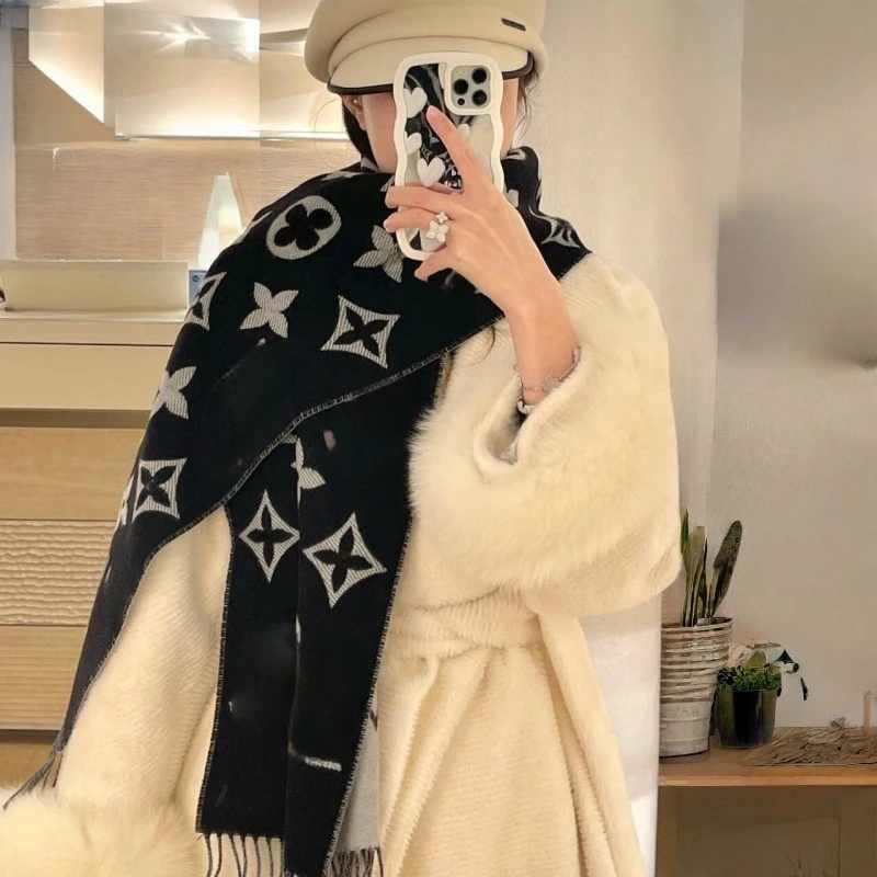 2025新款潮流四叶围巾女百搭秋冬加厚保暖披肩