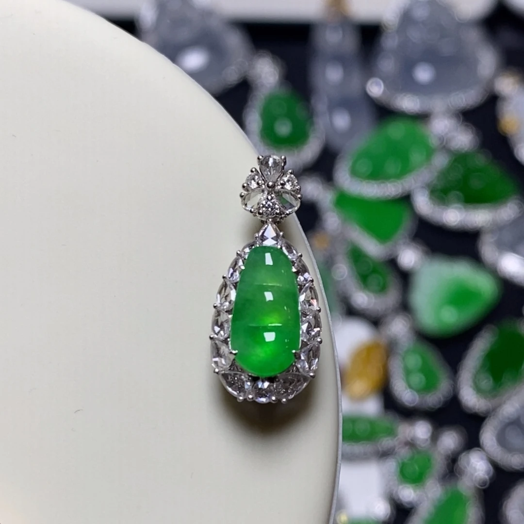 翡翠18K金镶嵌吊坠(不含链)绿豆