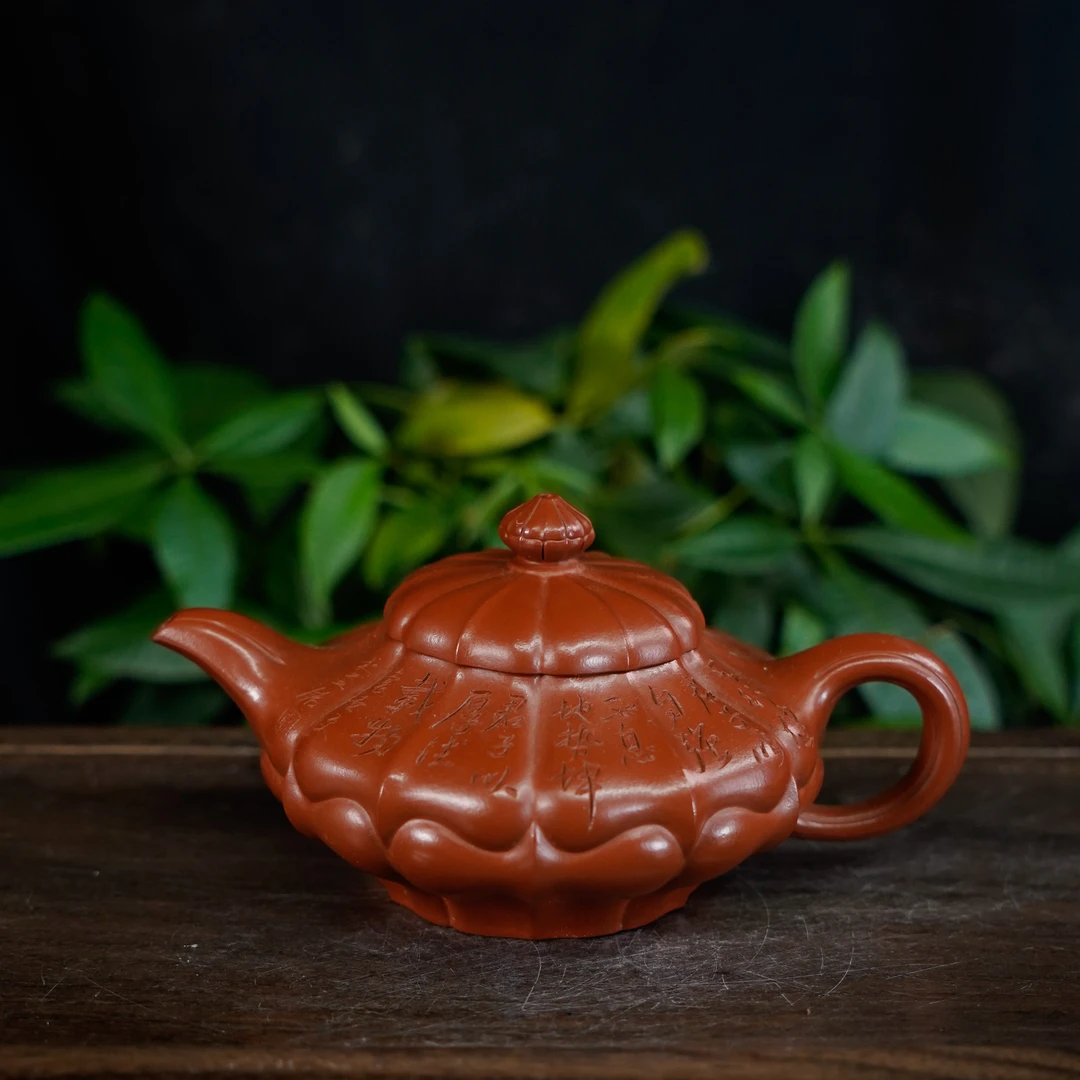 GSZS-5805  王芳  宜兴手工紫砂 筋纹合菱（山水）