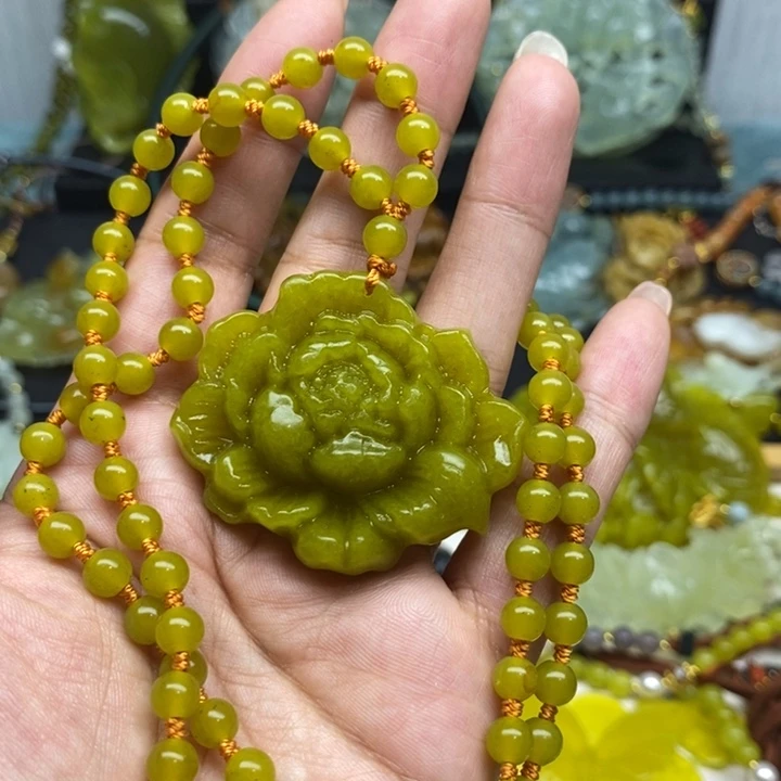 蛇纹石玉未镶嵌颈饰