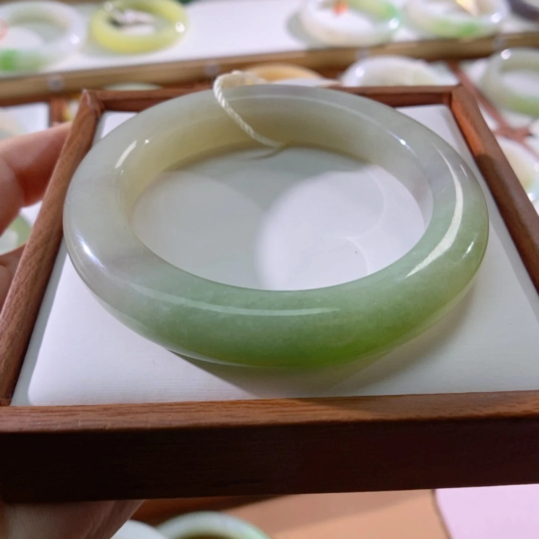 【闪购商品】未镶嵌手镯和田玉（翠青玉）