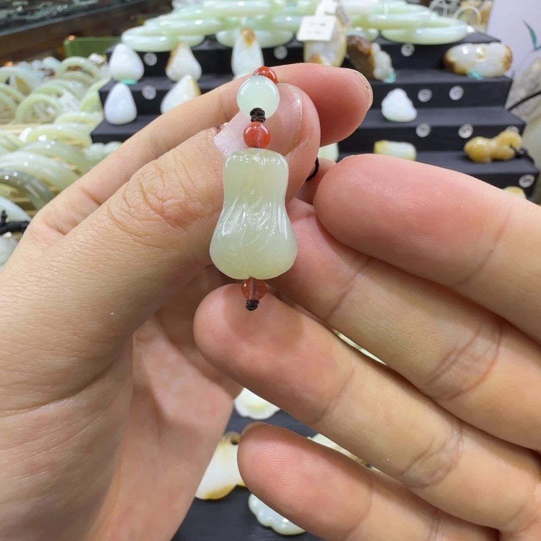 和田玉未镶嵌吊坠(赠链)新疆和田玉白菜