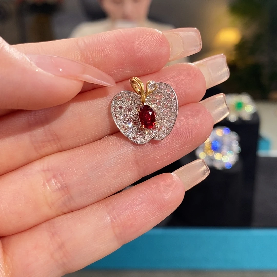 18K金镶嵌红宝石颈饰0.634ct无烧