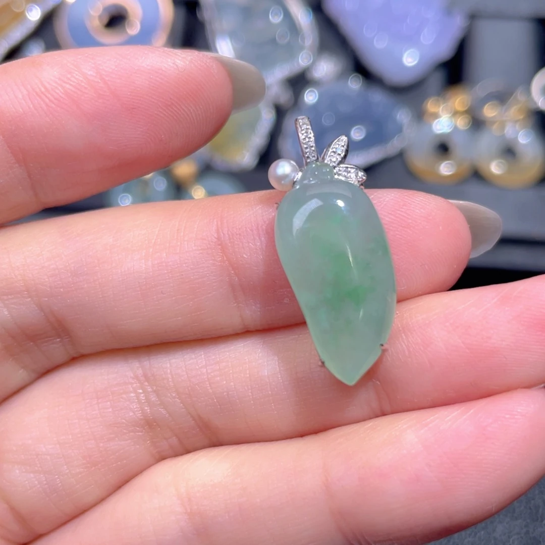 颈饰18K金镶嵌翡翠翡翠