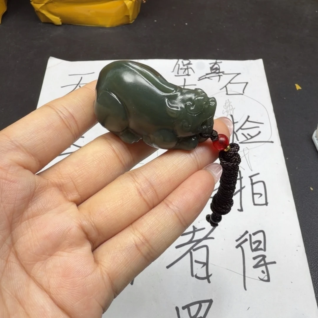 和田玉未镶嵌把件