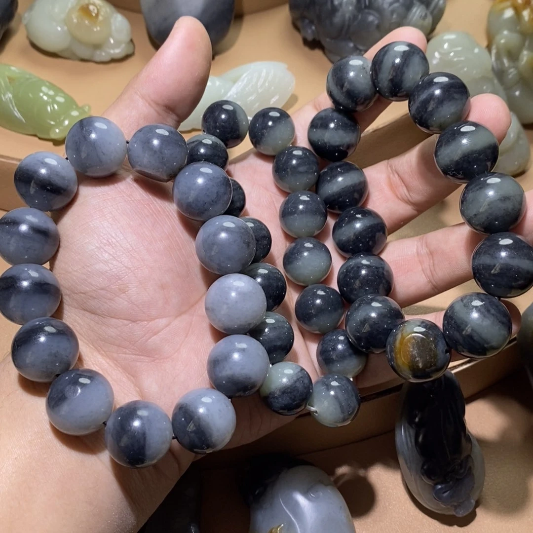 未镶嵌和田玉把件阿**鹰
