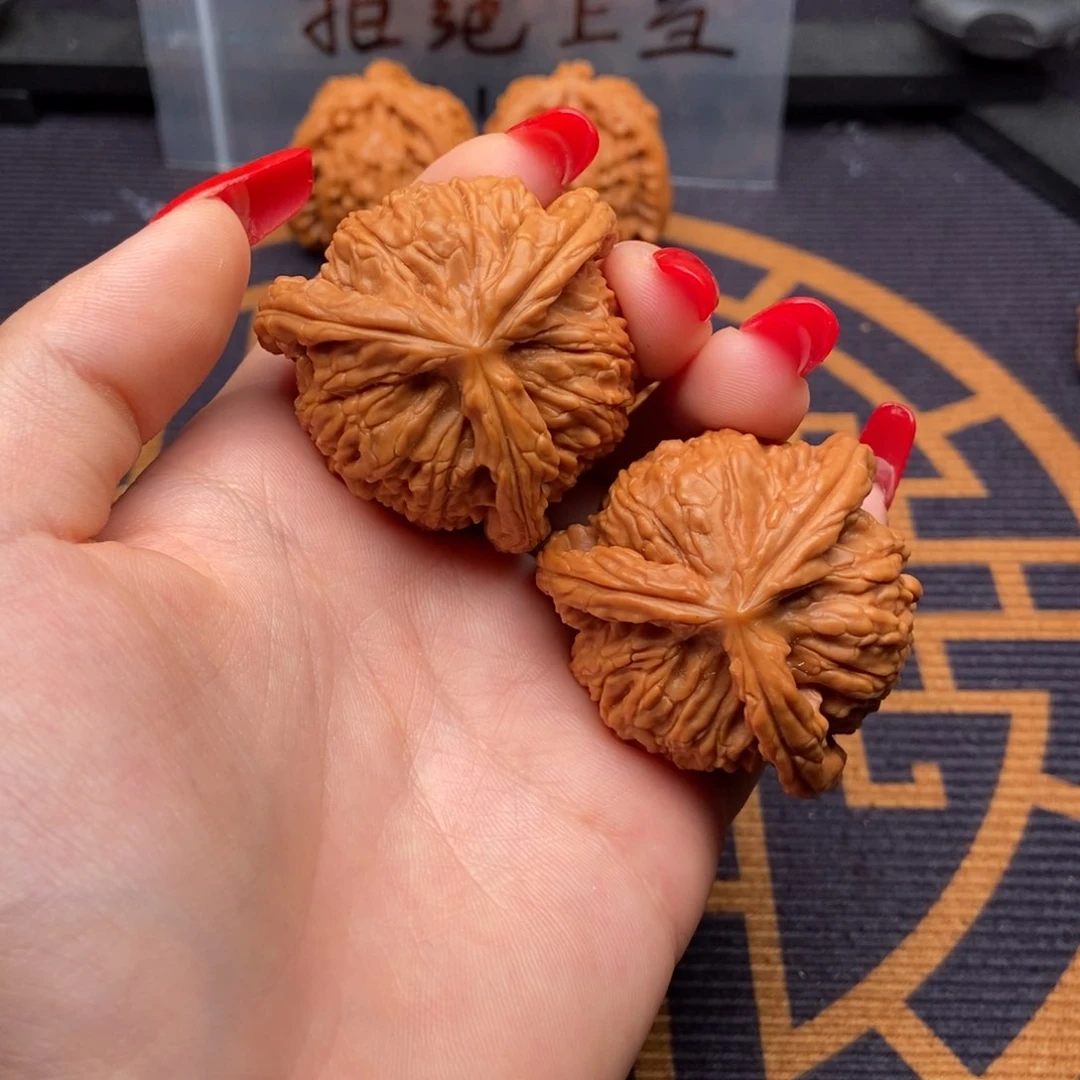 文玩核桃吊坠杜**?白狮