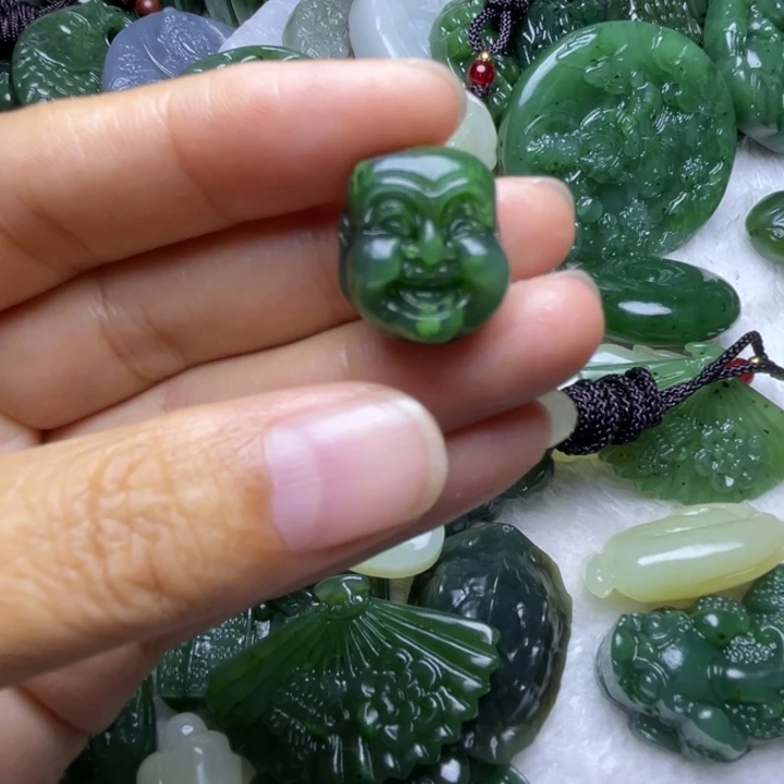 和田玉未镶嵌颈饰