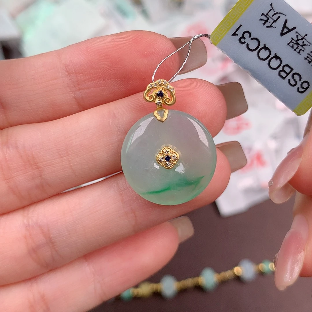 翡翠挂件18K金镶嵌