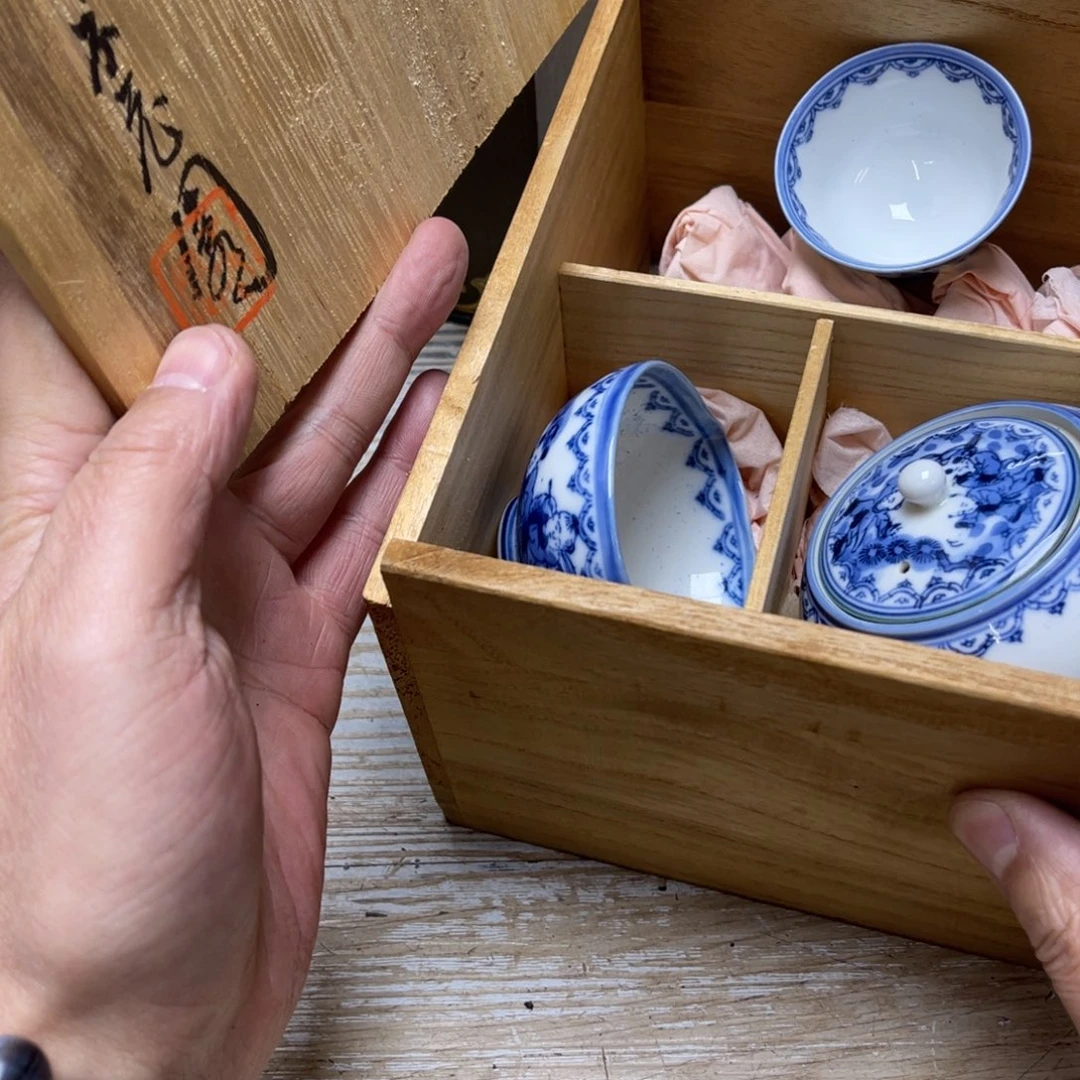 瓷片仁****馆密密麻麻地排列着