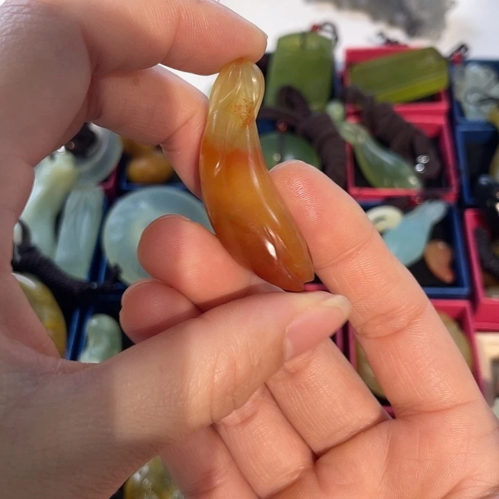 w***豆蛇纹石玉未镶嵌颈饰