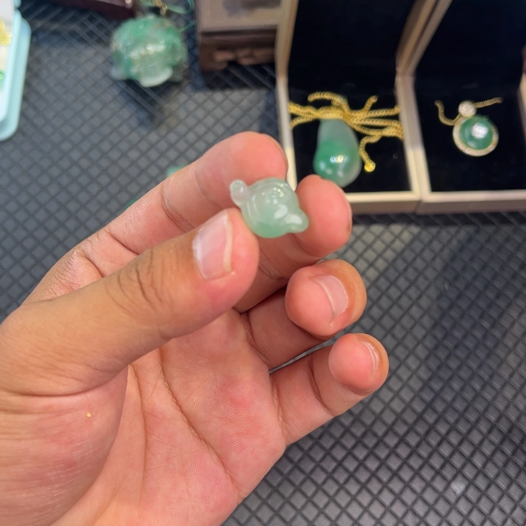 未镶嵌天然非洲翠非洲翠石英质玉（非洲翠）