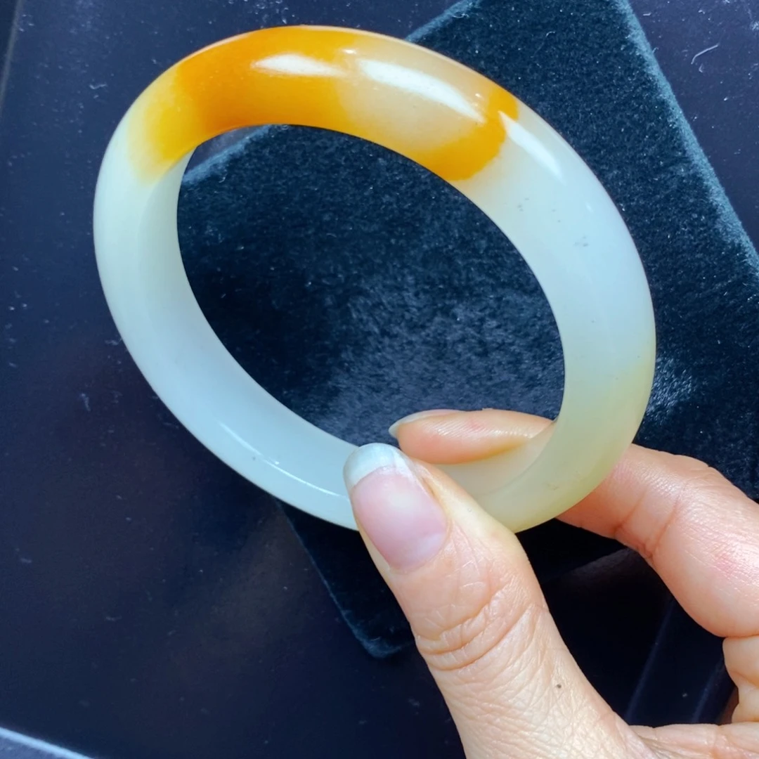 未镶嵌石英质玉（黄龙玉）颈饰