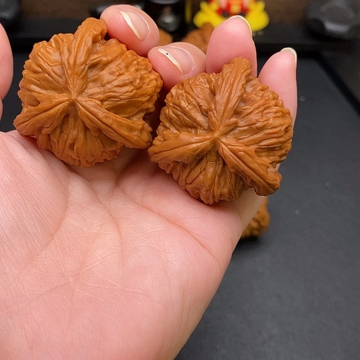 何***批文玩核桃把件白奔